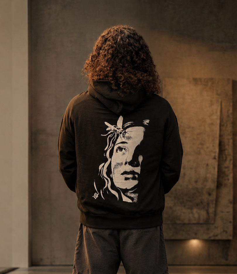 THE STING - Hoodie oversize unisexe · Nik Costaz × SANCTUM